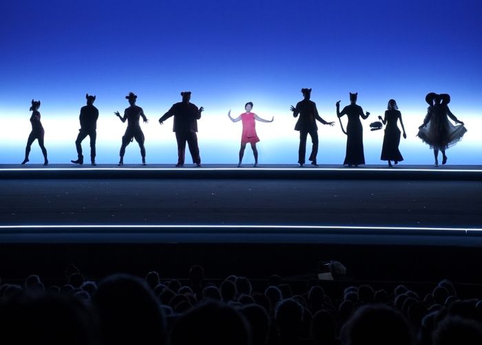 Dira Sugandi dalam pertunjukan teater musikal dunia Jungle Book.