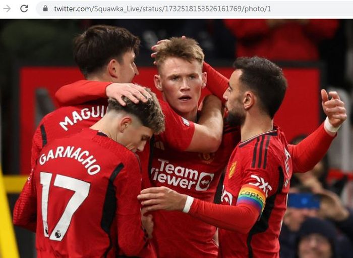 Para pemain Manchester United merayakan gol yang dicetak Scott McTominay ke gawang Chelsea di Liga Inggris.