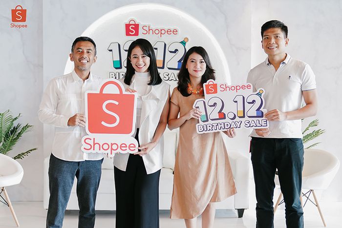 Co-founder ParentTalk, Nucha Bachri dan Ario Pratomo saat menghadiri acara Shopee 12.12 Birthday Sale.