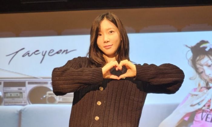 Taeyeon menggelar fansign album "To.X".