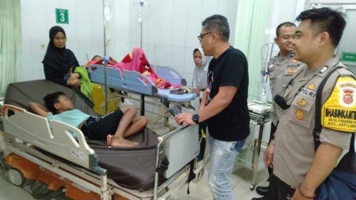 Delapan anak di Desa Parakanlima, Kecamatan Jatiluhur, Kabupaten Purwakarta, Jawa Barat, harus mendapatkan perawatan setelah mengalami insiden tersambar petir. 