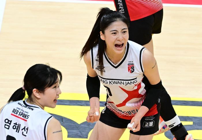 Outside hitter Daejeon JungKwanJang Red Sparks, Park Hye-min berteriak melakukan selebrasi