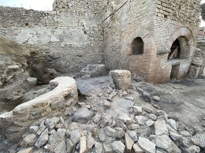 Dalam sejarah dunia, penggalian di Pompeii membantu kita memahami tentang kehidupan masyarakat di masa itu. Sebuah penemuan terbaru di Pompeii menyoroti bagian yang sering diabaikan dalam masyarakat: perbudakan.