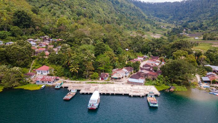 Desa Wisata Sigapiton punya banyak potensi wisata seperti aktivitas akuatik, agrowisata, olahraga, dan kebudayaan. Beberapa fasilitas pun telah menunjang untuk menerima kunjungan wisatawan. Perlu ada kerja sama dengan The Kaldera, destinasi wisata terdekat yang selalu ramai, untuk menghidupi pariwisata di sini yang cenderung sepi.