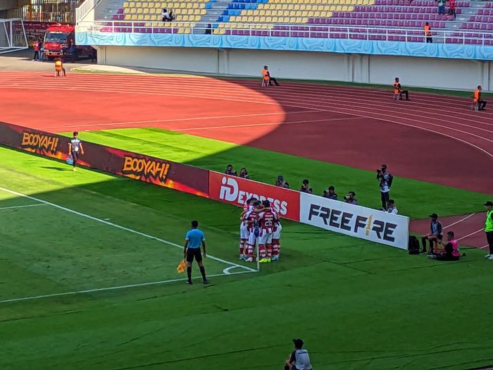 Selebrasi pemain Persis, Ramadhan Sananta setelah membobol gawang Dewa United pada laga pekan ke-23 Liga 1 2023/2024 di Stadion Manahan, Surakarta, Jawa Tengah, Minggu (17/12/2023).