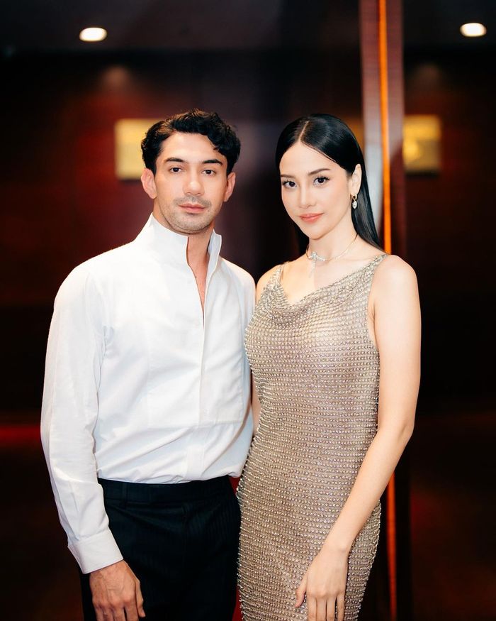 Anya Geraldine dan Reza Rahadian di premiere film Layangan Putus.
