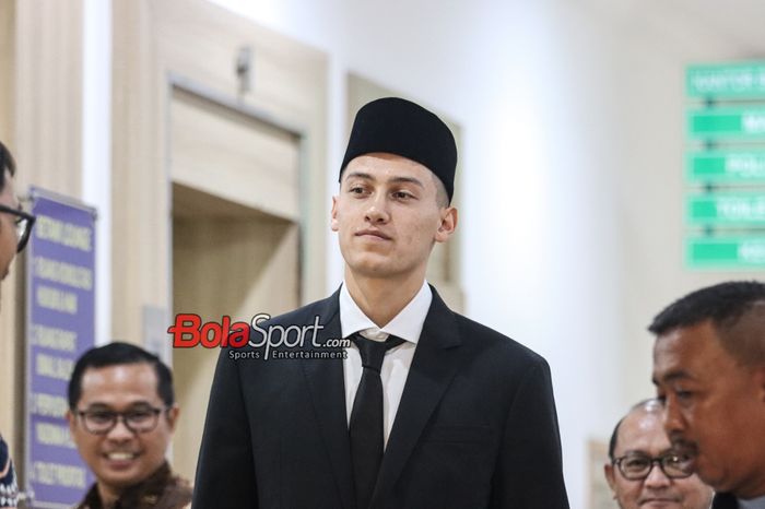 Pemain baru timnas Indonesia bernama Jay Idzes saat hadir di Kantor Kemenkumham DKI Jakarta, Cawang, Kamis (28/12/2023).