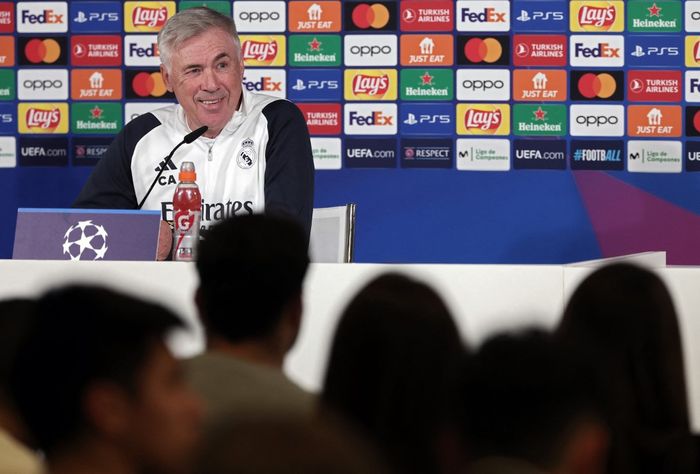 Carlo Ancelotti berbicara dalam jumpa pers di Valdebebas jelang laga Real Madrid vs Braga di Liga Champions (7/11/2023).