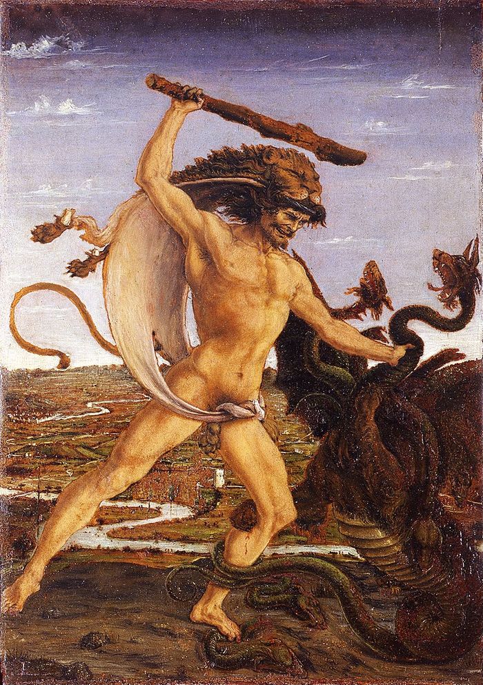 Ada kemiripan fisik dengan bagaimana Hercules digambarkan di tempat lain dengan figur di Cerne Abbas. Gada raksasa, misalnya, cocok dengan gada yang sering diperlihatkan oleh pahlawan mitologi Yunani dalam gambar ukiran atau lukisan dari zaman kuno. 