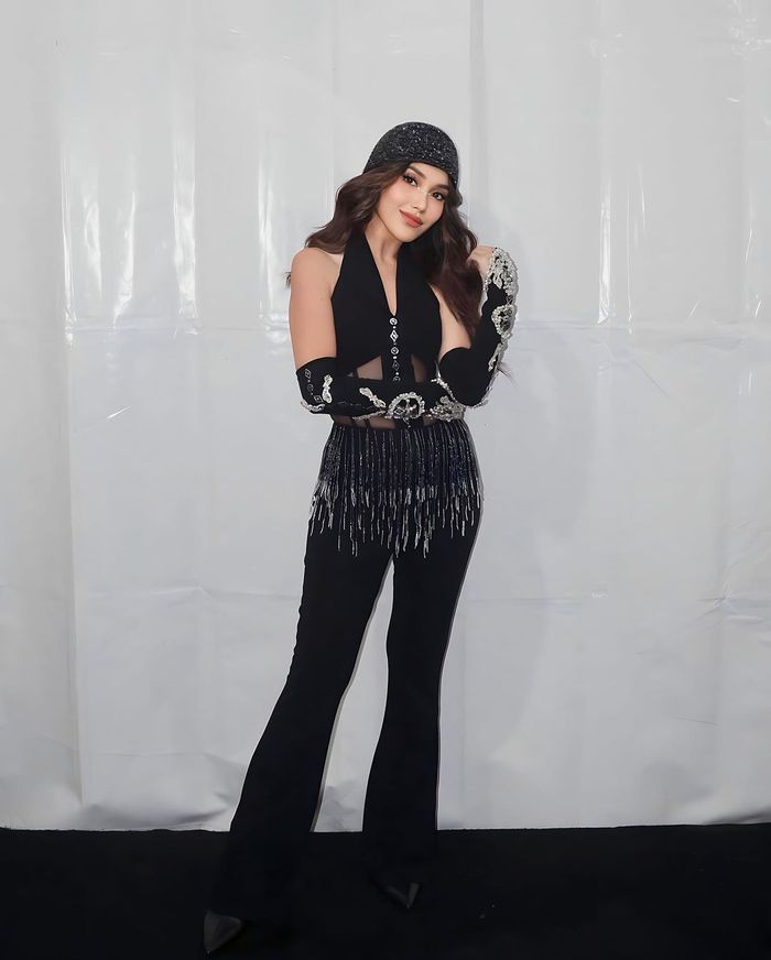 Penampilan Ayu Ting Ting di tahun baru 2024.