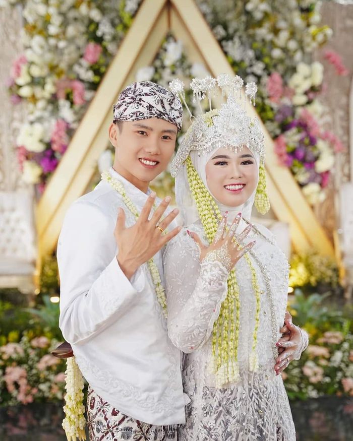 Vidihia dinikahi artis Vietnam Dat Villa