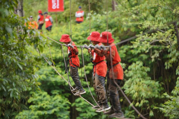 Sejumlah atlet PB Djarum saat mengikuti keghiatan outbond di Zone 235 Cikole, Lembang, Bandung, Jawa Barat pada 10-13 Januari 2024.