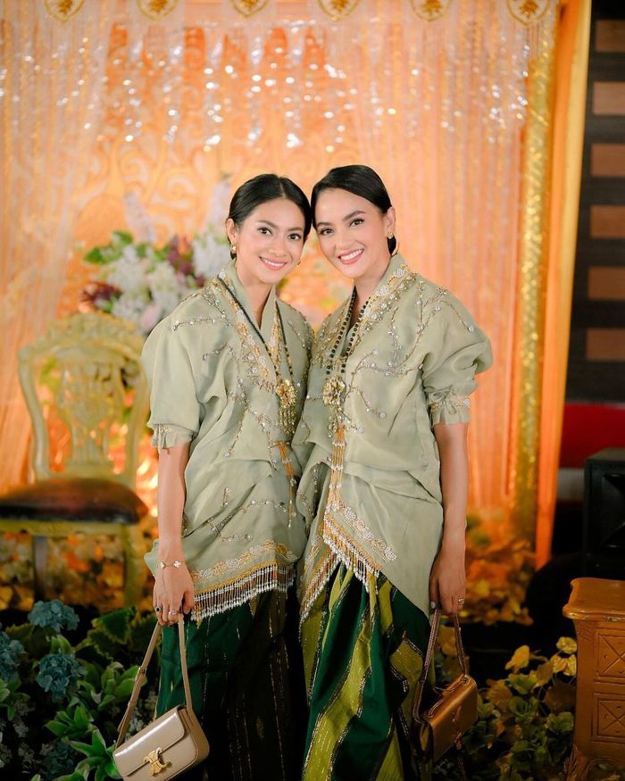 Ririn Ekawati bersama sang adik, Rini Yulianti.