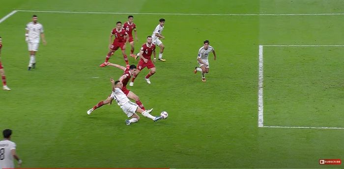 Momen offside pemain Irak yang dibiarkan VAR menjadi gol ke gawang Indonesia. 