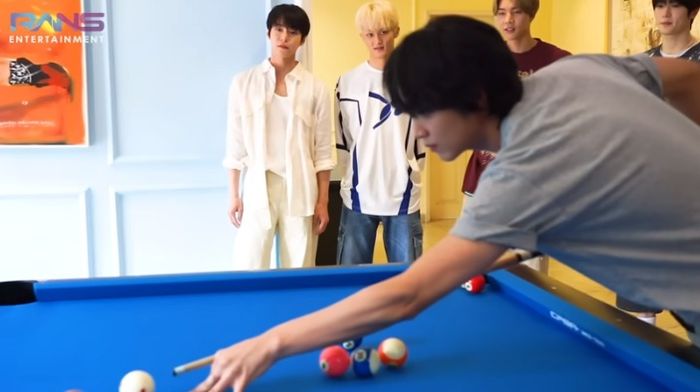 Haechan NCT bermain biliar di rumah Raffi Ahmad
