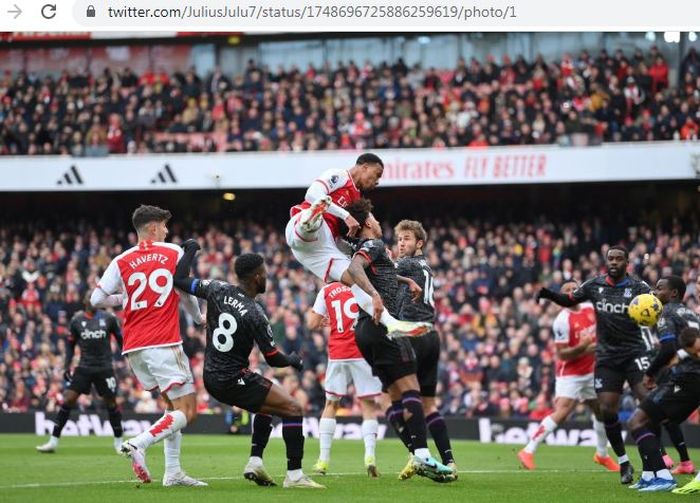 Momen Gabriel Magalhaes mencetak gol ke gawang Crystal Palace memanfaatkan umpan sepak pojok Delcan Rice, Sabtu (20/1/2024).