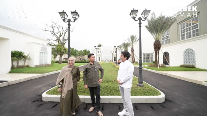 Ustaz Solmed dan April Jasmine.