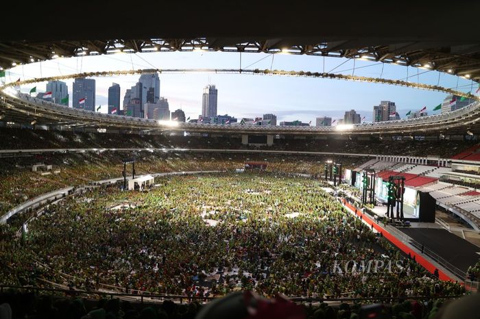 Ratusan ribu anggota Muslimat Nahdlatul Ulama mengikuti kegiatan Hari Lahir (Harlah) Ke-78 organisasi itu di Stadion Utama Gelora Bung Karno, Jakarta, Sabtu (20/1/2024).