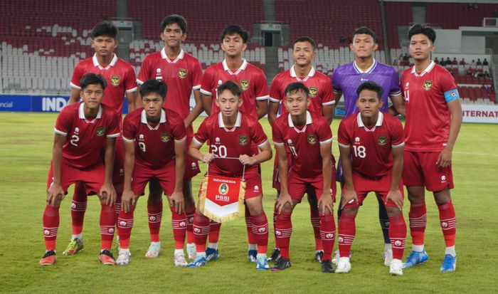 Skuad timnas U-20 Indonesia pada laga uji coba melawan Thailand di SUGBK, Jakarta, Jumat (26/1/2024).