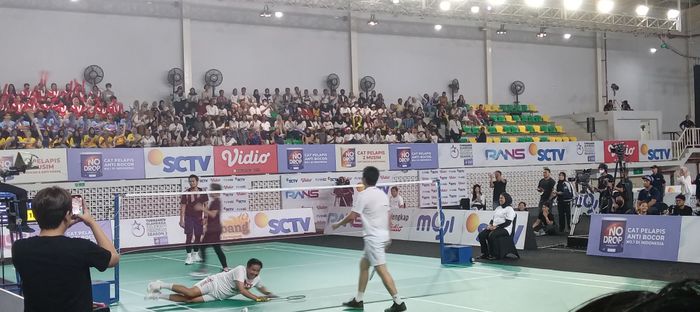 Turnamen Olahraga Selebriti Indonesia (TOSI) Season 2 menggelar pertandingan persahabatan olahraga Bulutangkis, di GOR UNJ Rawamangun, Minggu (28/1/2024).