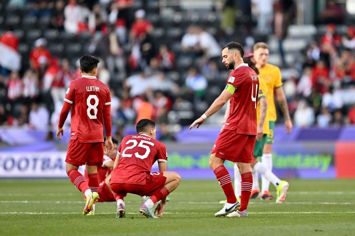 Para pemain timnas Indonesia saat beraksi menghadapi Australia dalam laga babak 16 besar Piala Asia 2023 di Stadion Jassim bin Hamad, Al Rayyan, Minggu (28/1/2024).