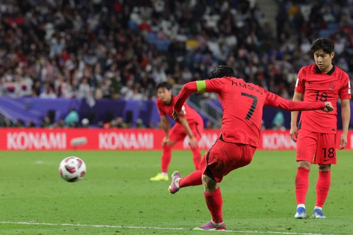 Kapten timnas Korea Selatan, Son Heung-min mencetak gol perekik ke gawang Australia yang membuat timnya menang comeback 2-1 atas Australia di perempat final Piala Asia 2023-2024.