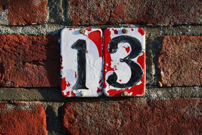 Angka 13 dipercaya oleh banyak orang sebagai angka sial. Namun ternyata ada juga yang meyakininya sebagai angka keberuntungan.