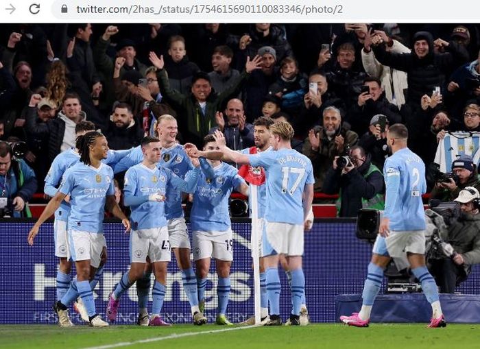 Para pemain Man City merayakan gol yang dicetak Phil Foden ke gawang Brentford, Selasa (6/2/2024).