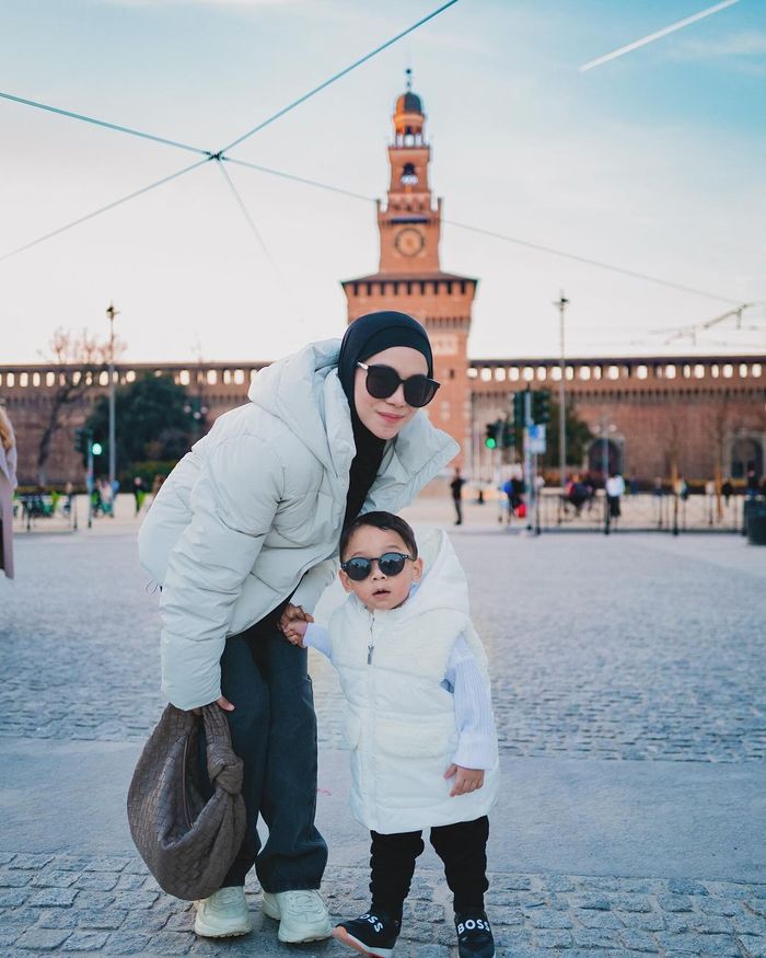 Potret Lesty Kejora di Eropa.