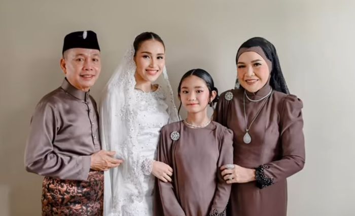 Ayah Rozak dan keluarga 