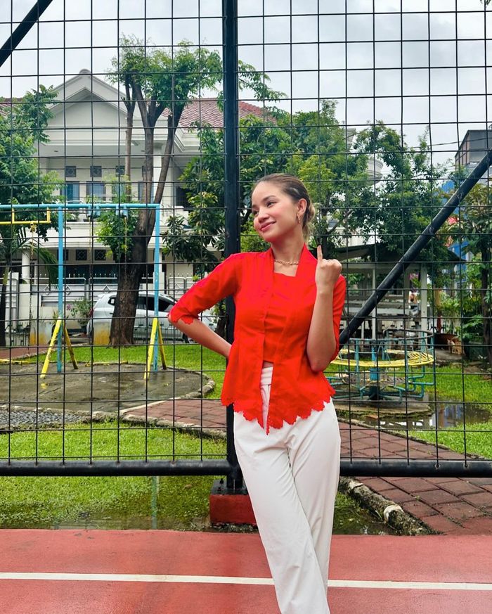 OOTD Bella Graceva nyoblos ke TPS.