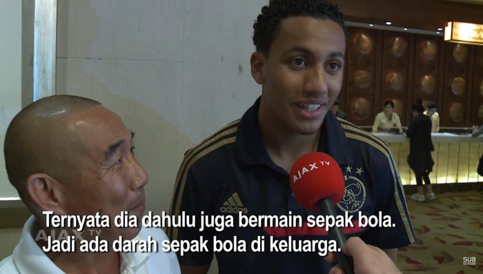 Tangkapan layar saat Jairo Riedewald bertemu sudaranya di Indonesia.