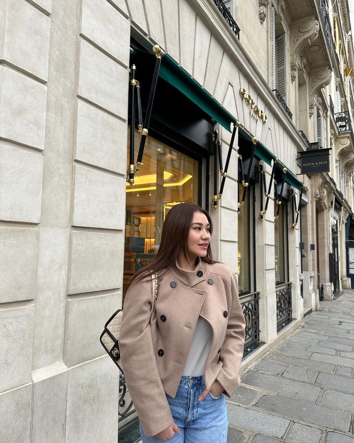 OOTD modis Aaliyah Massaid saat liburan ke Paris.