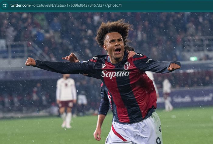 Penyerang Bologna, Joshua Zirkzee, menjadi incaran utama AC Milan.