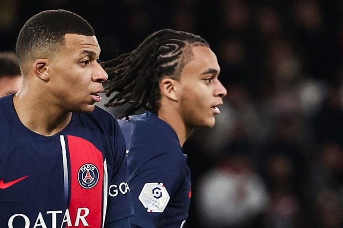 Ethan Mbappe (kanan) saat bermain untuk PSG.