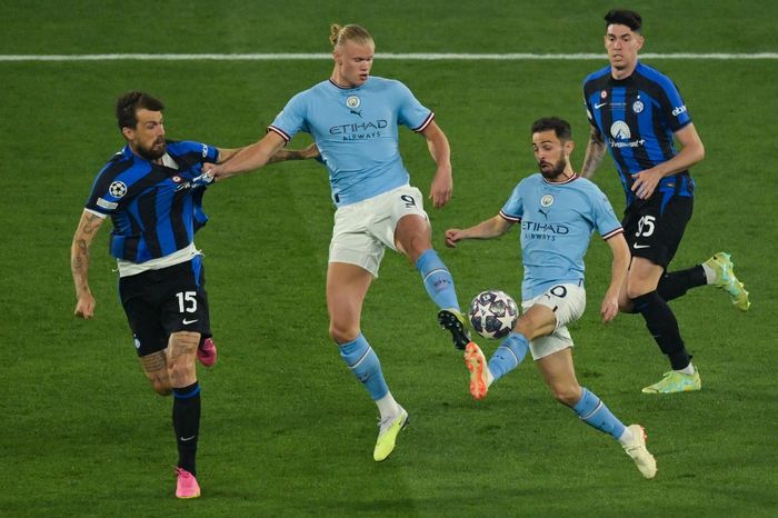 Man City dan Inter Milan saat bertanding pada final Liga Champions di Istanbul (10/6/2023).