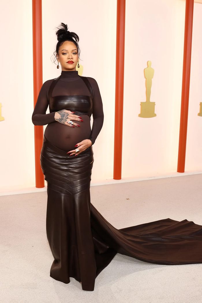 Outfit Rihanna di Red Carpet Oscars Awards 2023