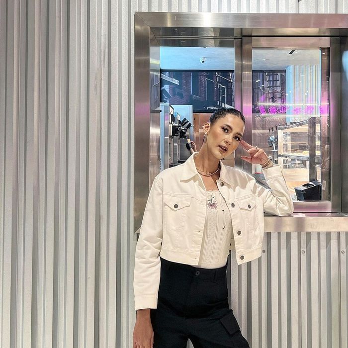 Potret penampilan terbaru Paula Verhoeven.