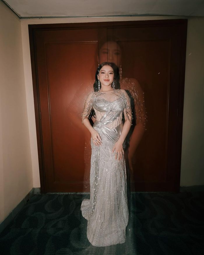 Tampilan pertama Tiara Andini di ajang Puteri Indonesia 2024.