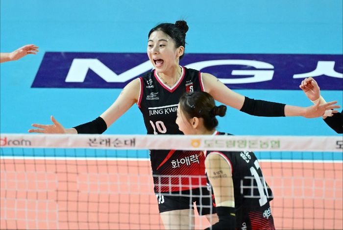 Outside hitter Daejeon JungKwanJang Red Sparks, Park Hye-min berteriak melakukan selebrasi saat laga melawan Gwangju AI Peppers Savings Bank pada lanjutan Liga Voli Korea, Kamis 13 Maret 2024