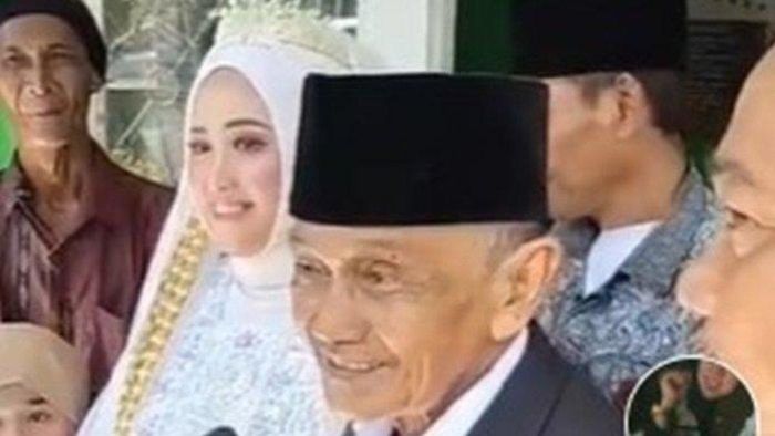 Kakek 78 tahun di Cilacap nikahi wanita usia 32 tahun  