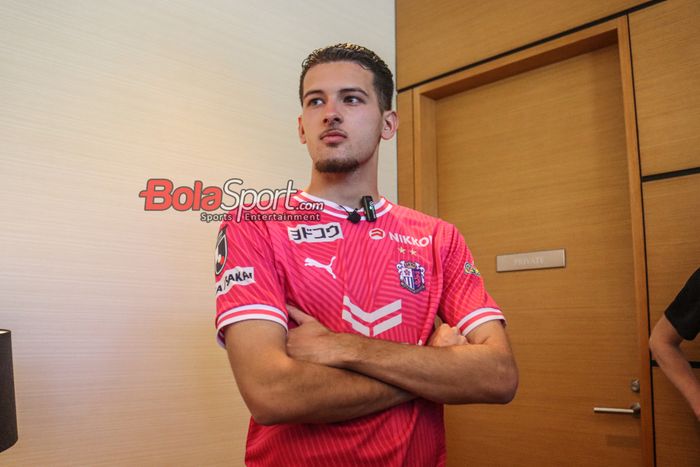 Pemain timnas Indonesia sekaligus Cerezo Osaka, Justin Hubner, saat ditemui di Hotel Fairmont, Senayan, Jakarta, Selasa (19/3/2024).