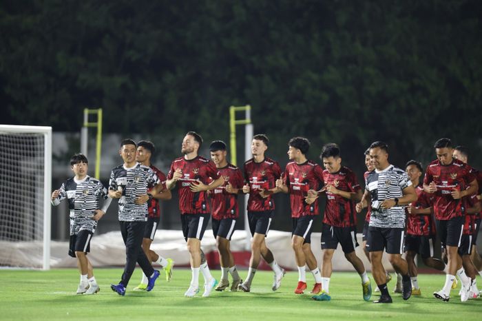 Suasana latihan perdana timnas Indonesia menjelang lawan Vietnam di Kualifikasi Piala Dunia 2026 Zona Asia.