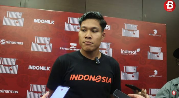 Bek timnas Indonesia, Wahyu Prasetyo, saat memberikan keterangan kepada media.