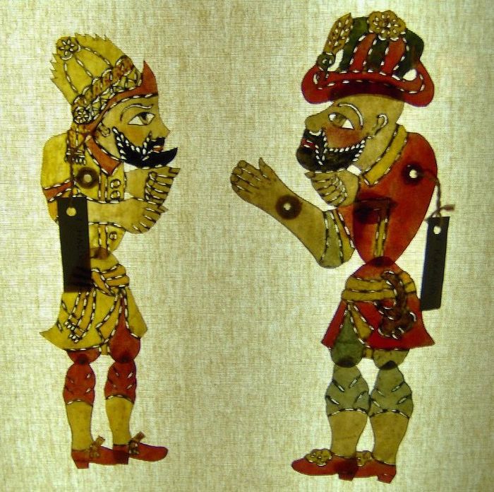 Hacivat (kiri) dan Karag&ouml;z (kanan).