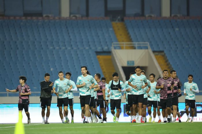 Skuad timnas Indonesia menjalani latihan jelang lawan Vietnam di Stadion National My Dinh, Hanoi, Selasa (26/3/2024).