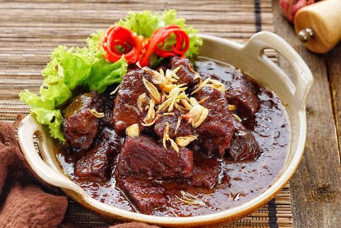 Semur daging sebagai salah satu hidangan alternatif selama Ramadan 2024