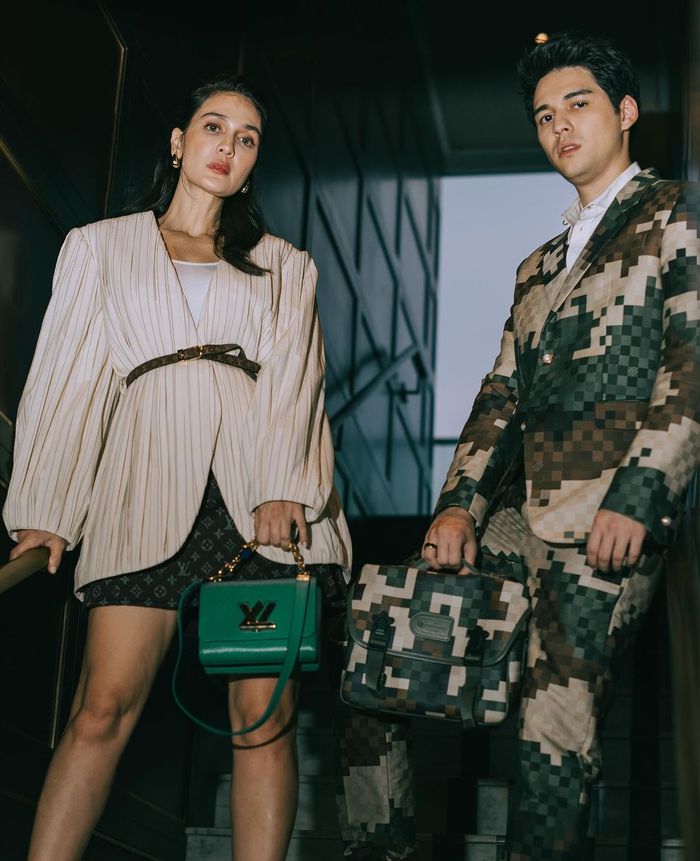 Luna Maya dan Maxime Bouttier berbalut busana branded Louis Vuitton.