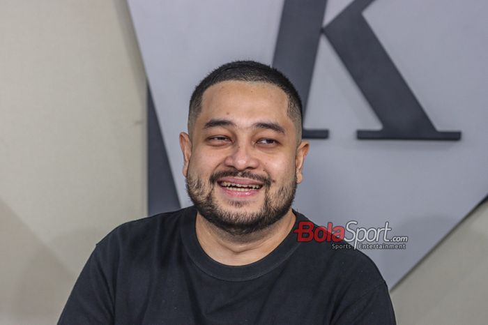 Pendiri Apparel Erspo, Muhammad Sadad, sedang memberikan keterangan kepada awak media di Menara Kompas, Pal Merah, Jakarta, Rabu (3/4/2024).