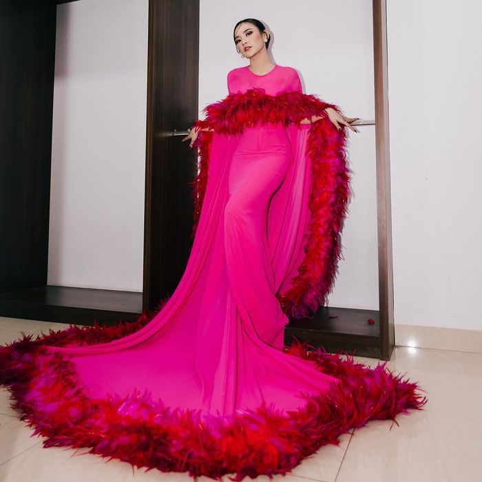 Gaun megah nan spektakuler Mahalini.